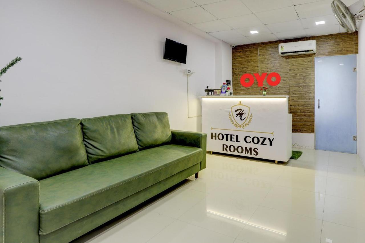 Hotel O Cozy Rooms Surat Exterior foto